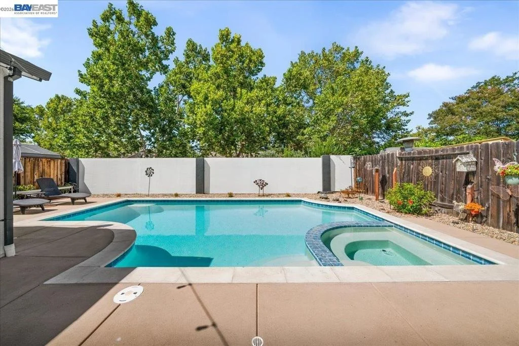 Photo of 586 Colusa Way