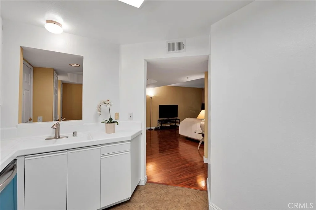 Photo of Unit 205 at 801 Pine Avenue
