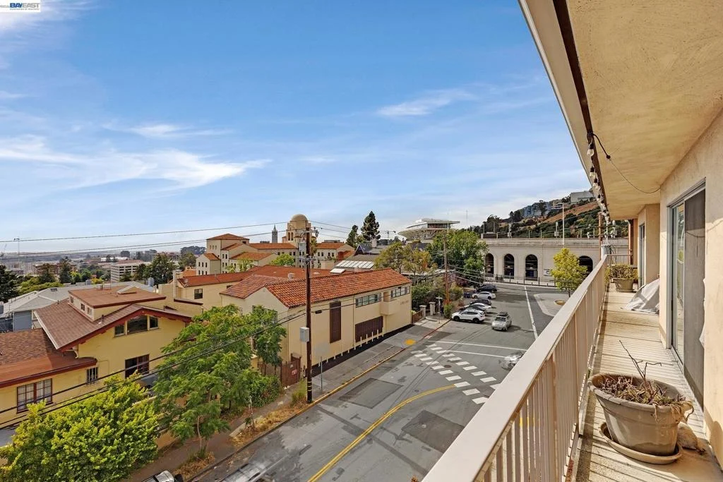 Photo of Unit 306 at 2 Panoramic Way