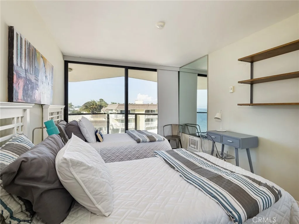 Photo of Unit 313 at 531 Esplanade
