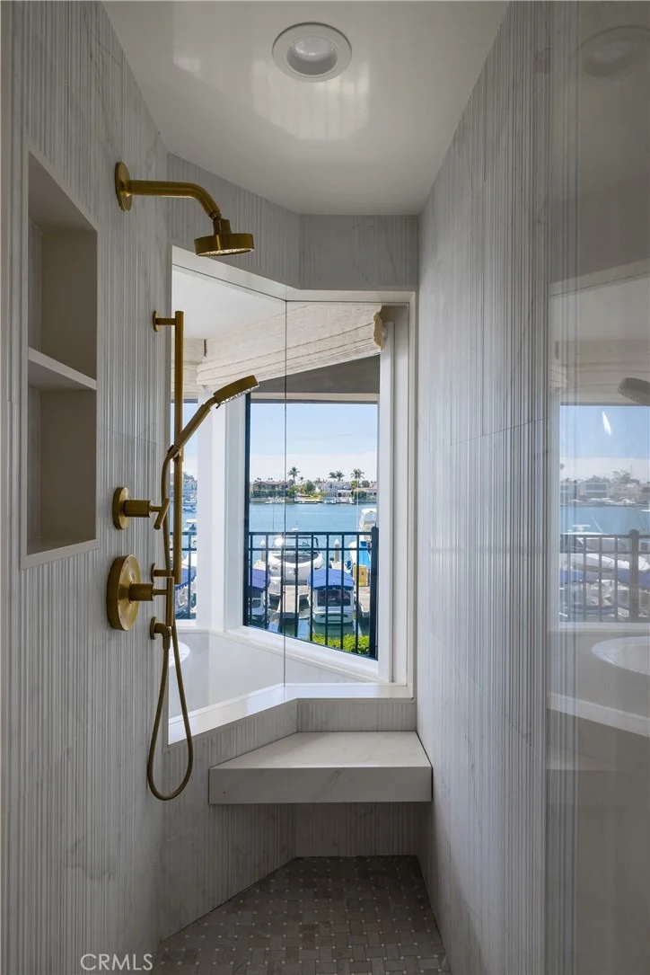 Photo of 2572 Bayshore Drive
