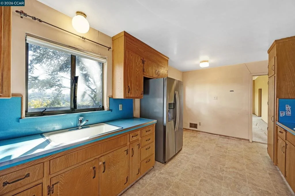 Photo of 557 Summit Dr