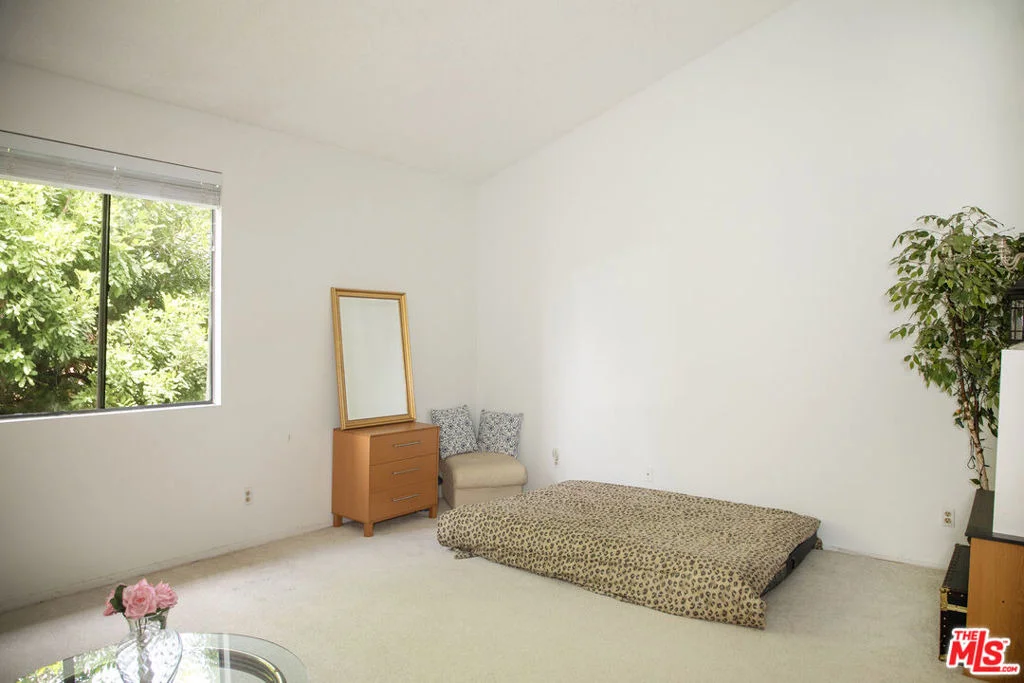 Photo of Unit 44 at 6323 Reseda Boulevard