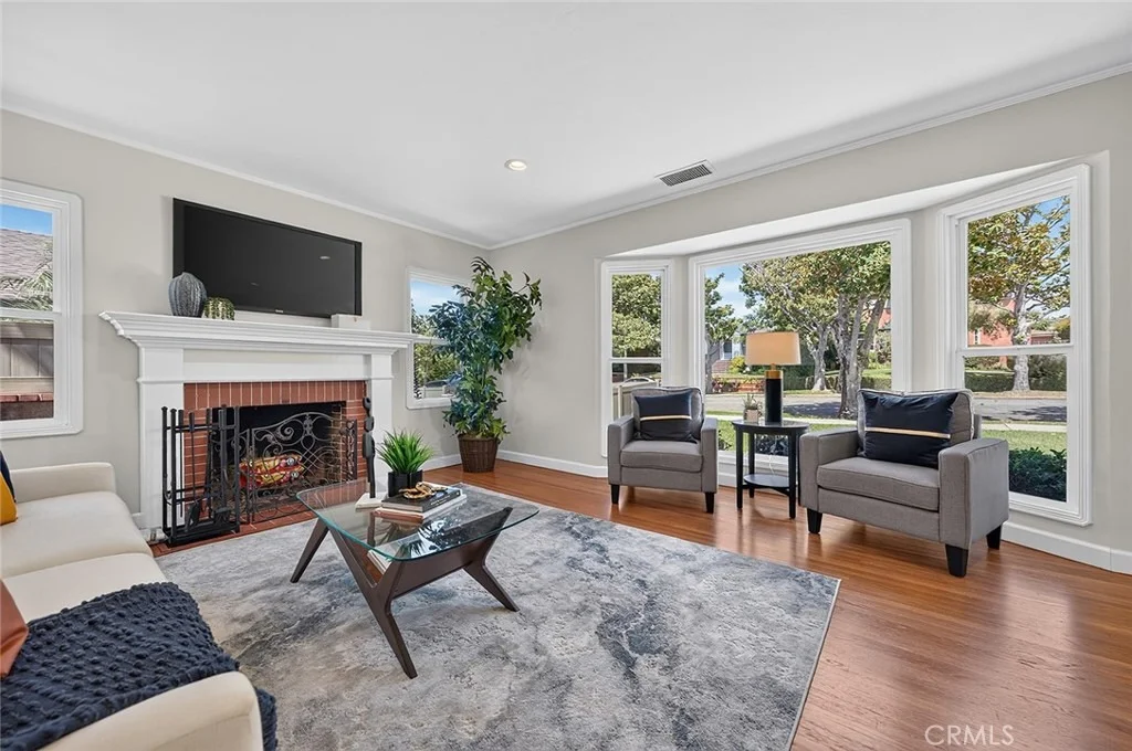 Photo of 735 Los Altos Avenue