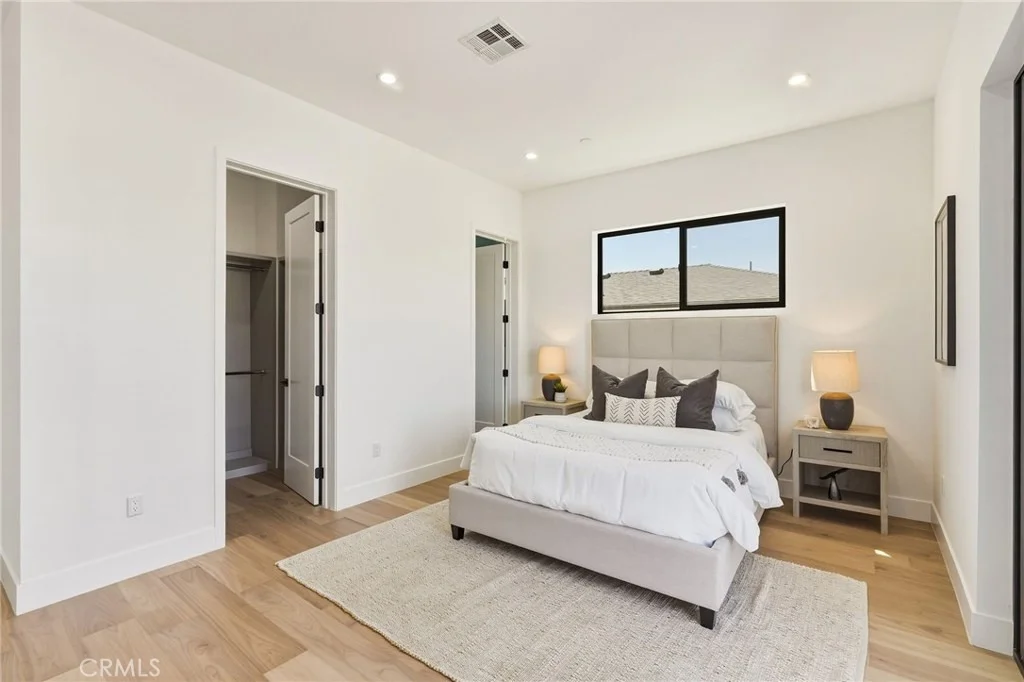 Photo of 2501 Curtis