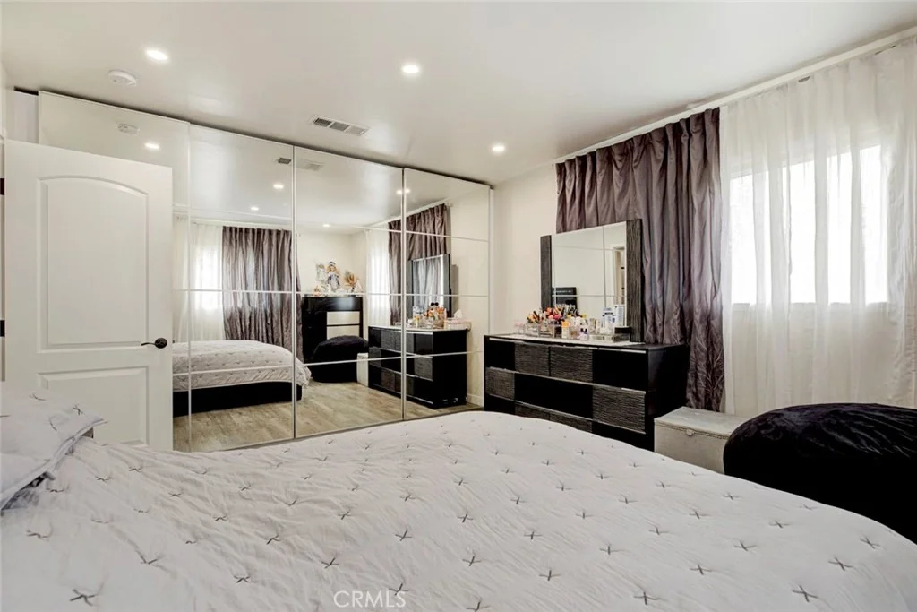 Photo of 1503 Coronel