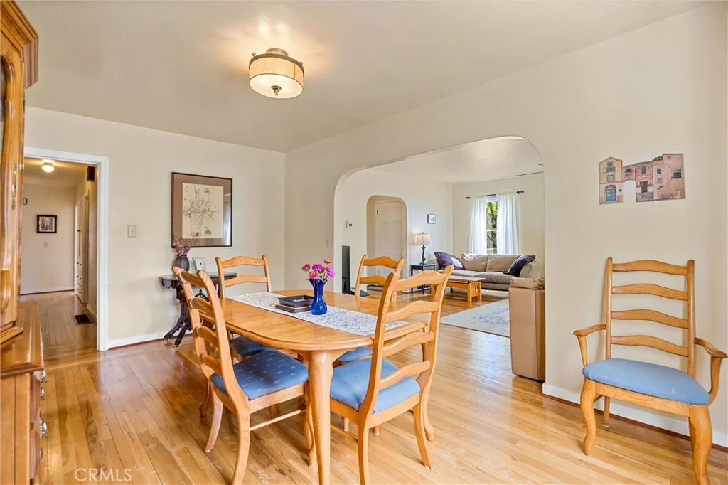 Photo of 319 S Merrill Avenue
