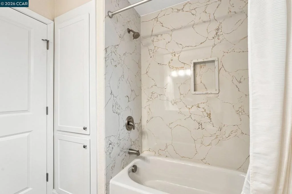 Photo of 215 W 12th Street