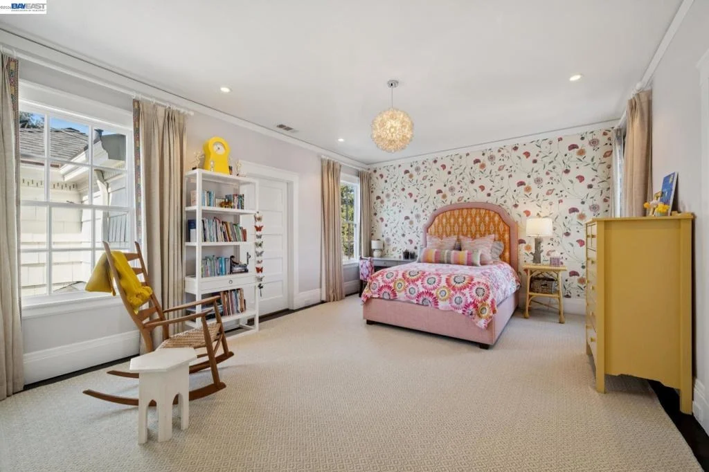 Photo of 1121 BAY STREET