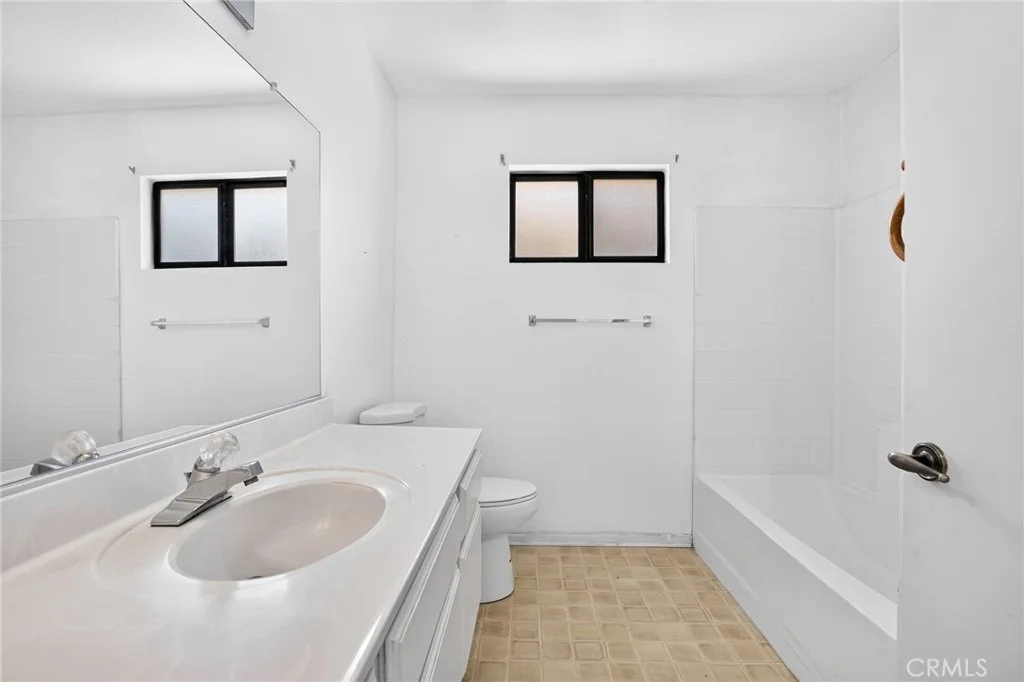Photo of 3033 W Fruitvale