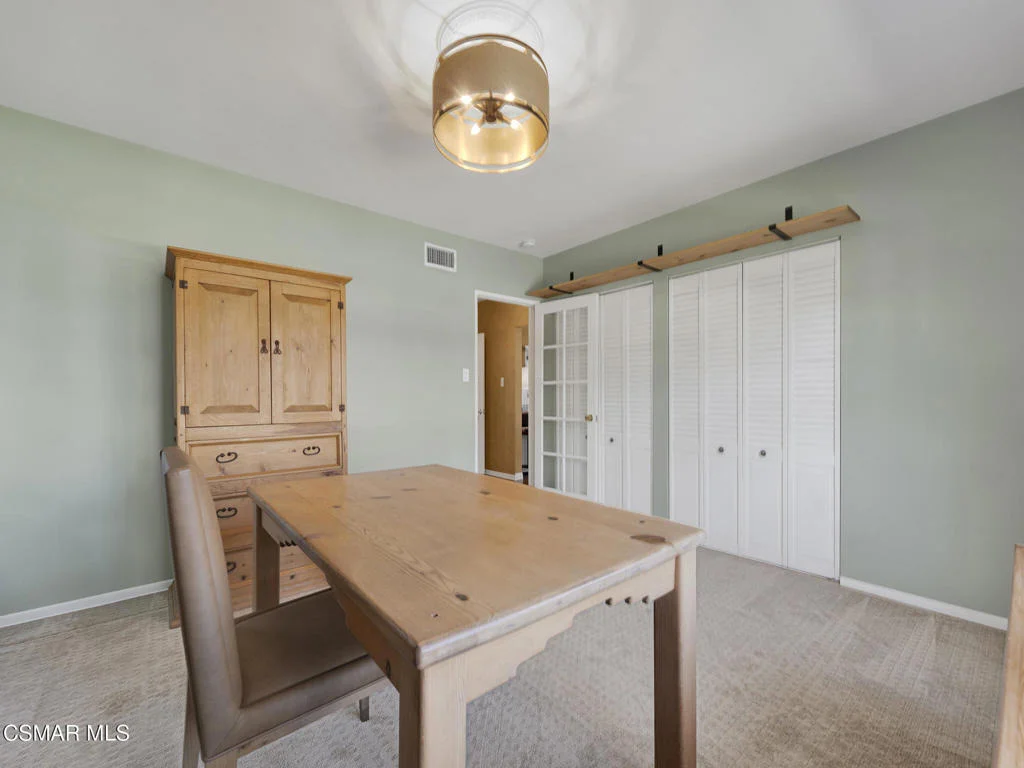 Photo of 1524 W Riverside Drive