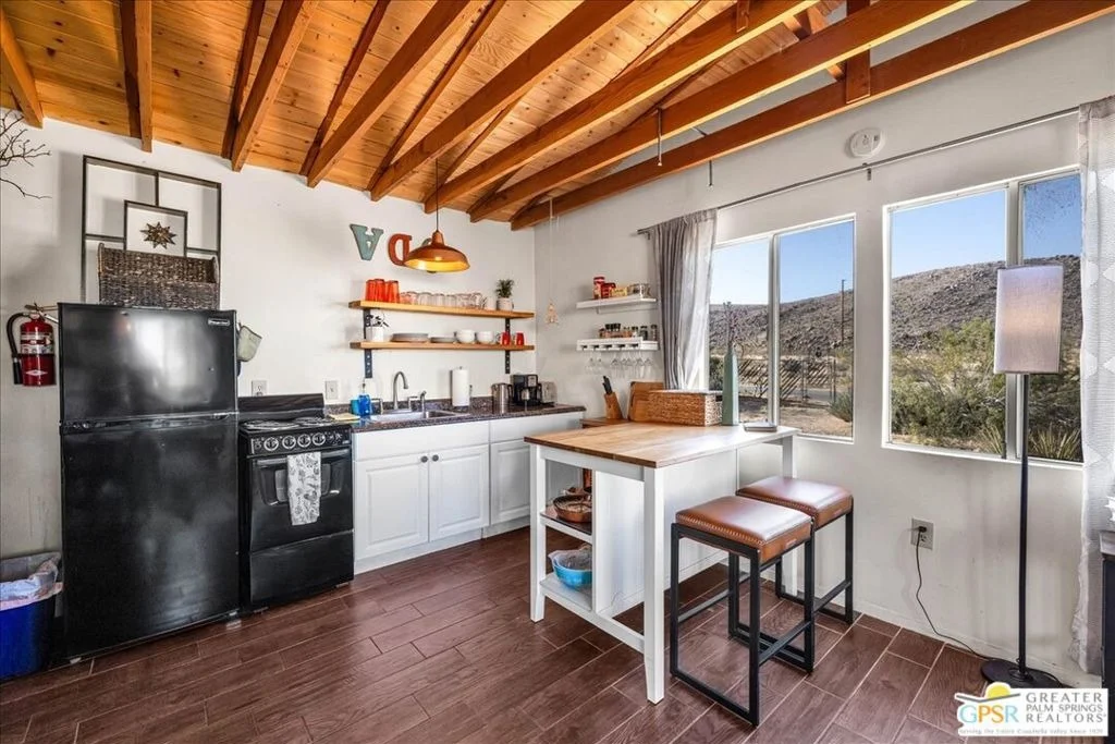Photo of 61939 Hilltop Drive