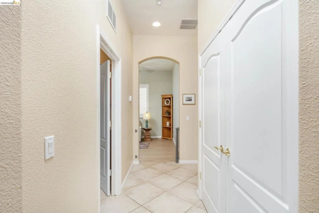 Photo of 485 Coronation Dr