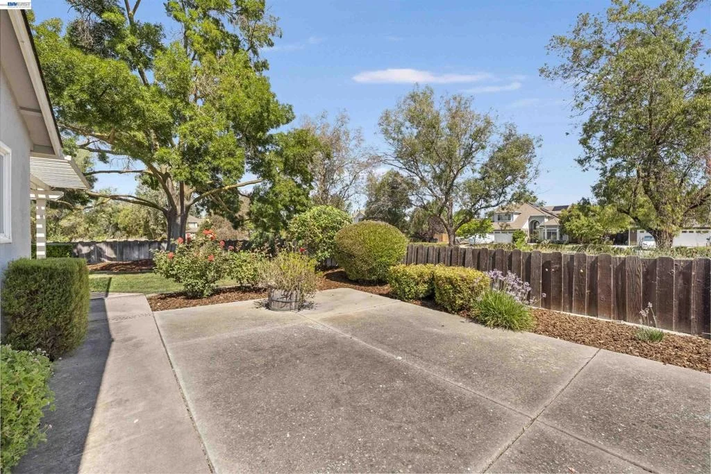 Photo of 1596 Heather Lane