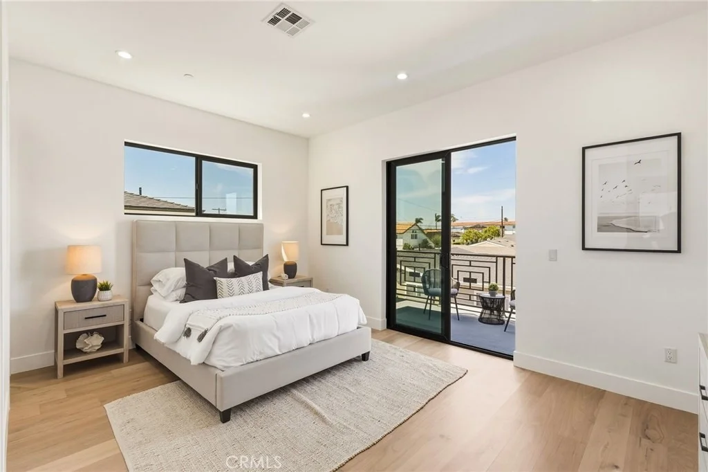 Photo of 2501 Curtis