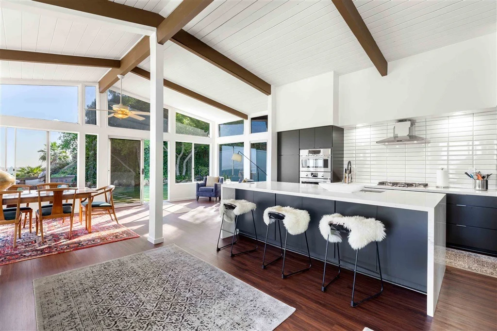 Photo of 4988 Pacifica Dr