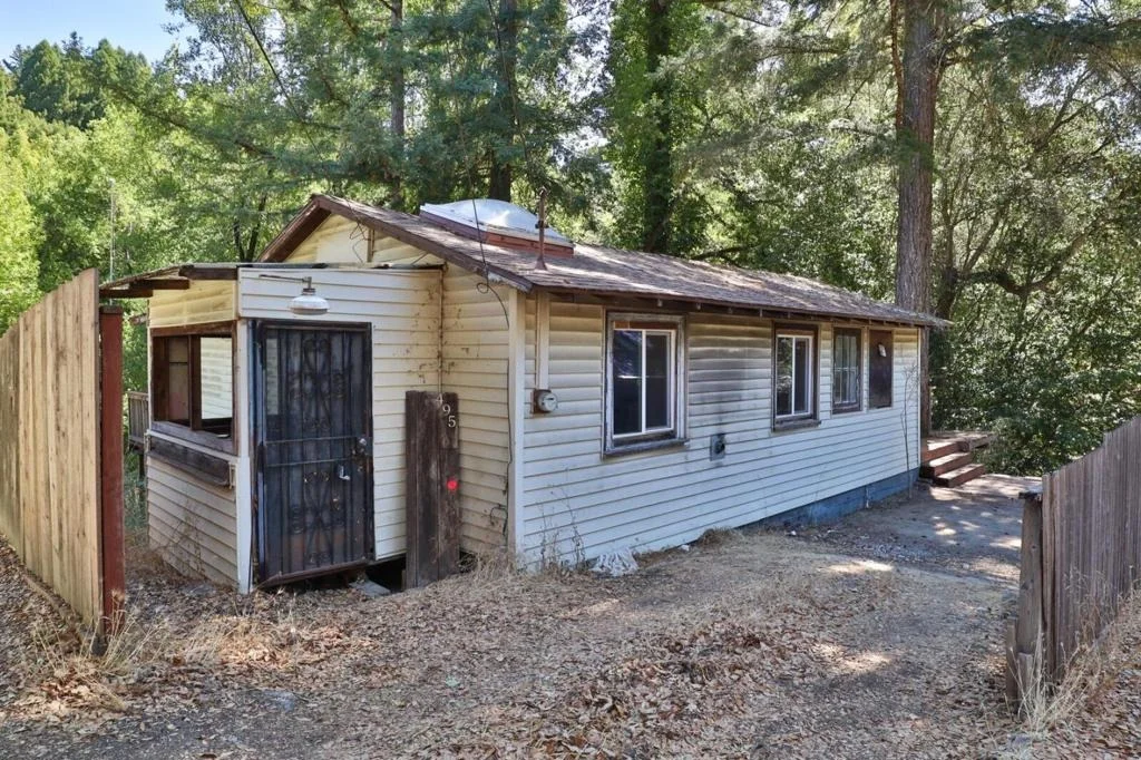 Photo of 495 Riverview Drive