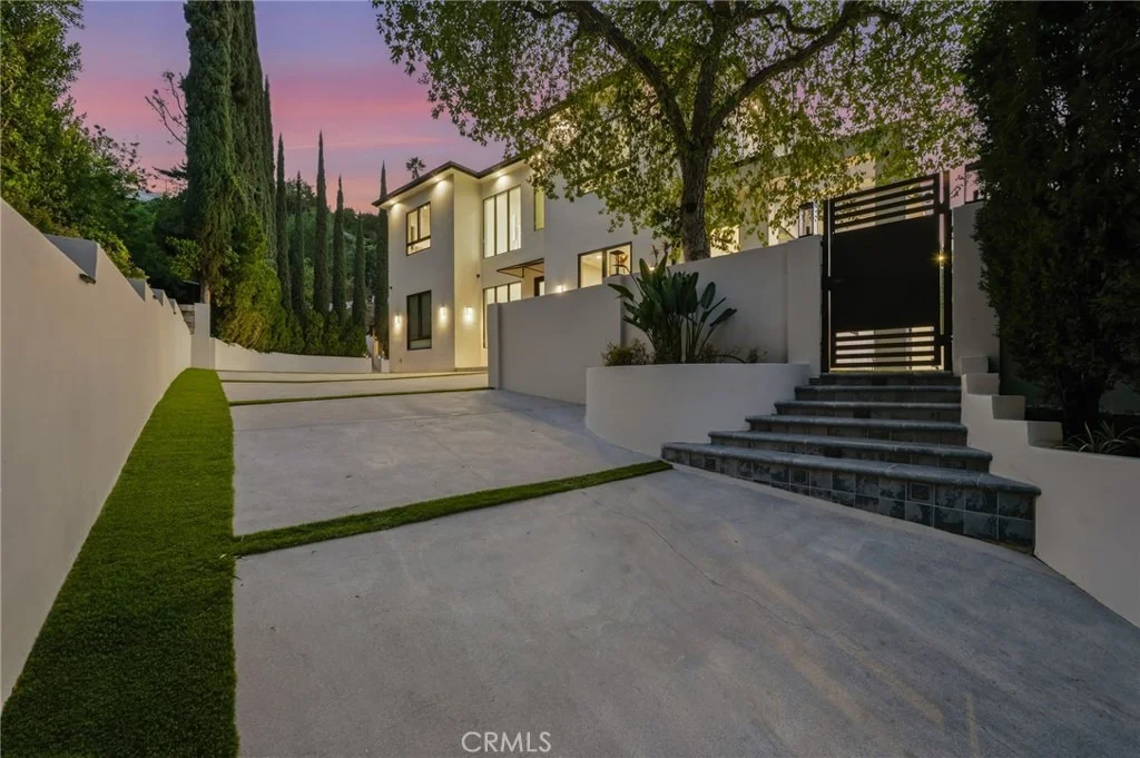 Photo of 4331 Alonzo