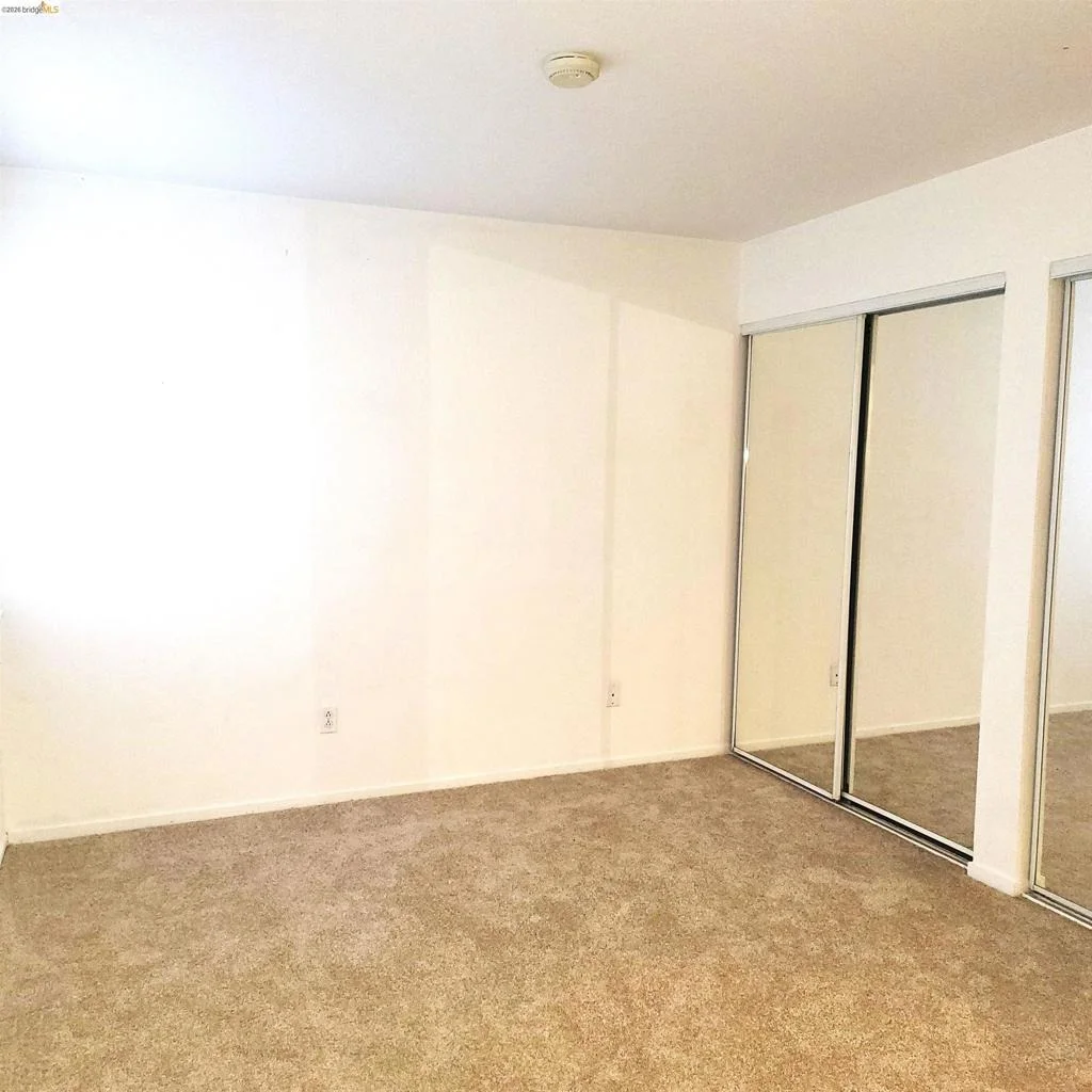 Photo of 1241 Lakeview Cir