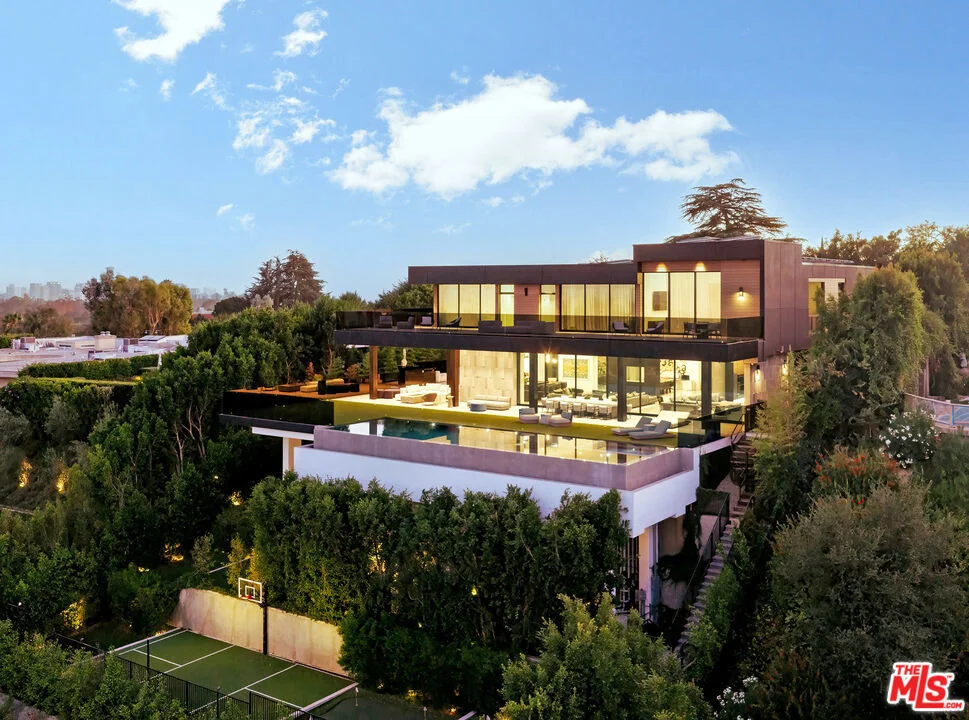 Photo of 1140 Summit Drive