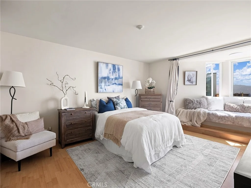Photo of Unit 307 at 575 Esplanade