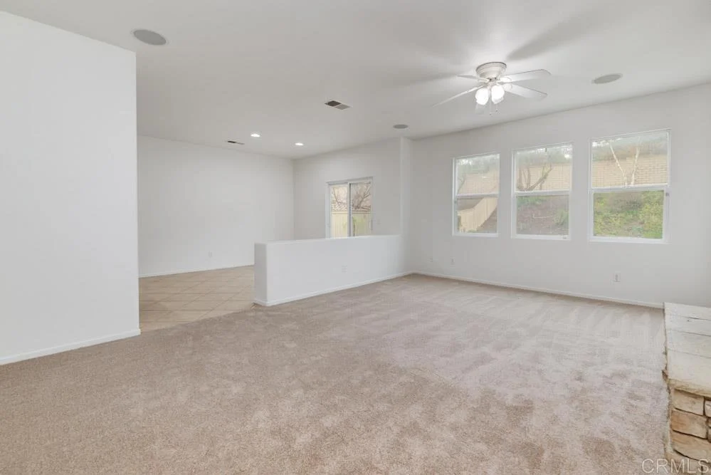 Photo of 870 Avenida Abeja