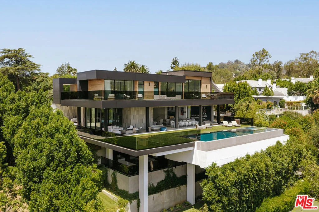 Photo of 1140 Summit Drive