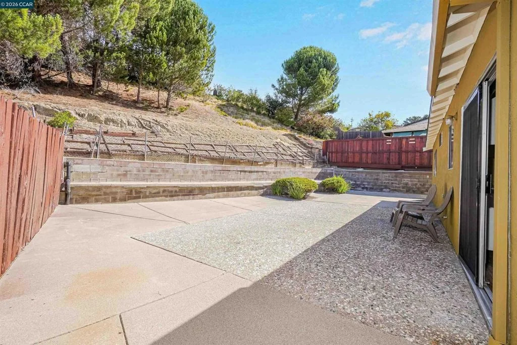Photo of 2506 Henry Ave