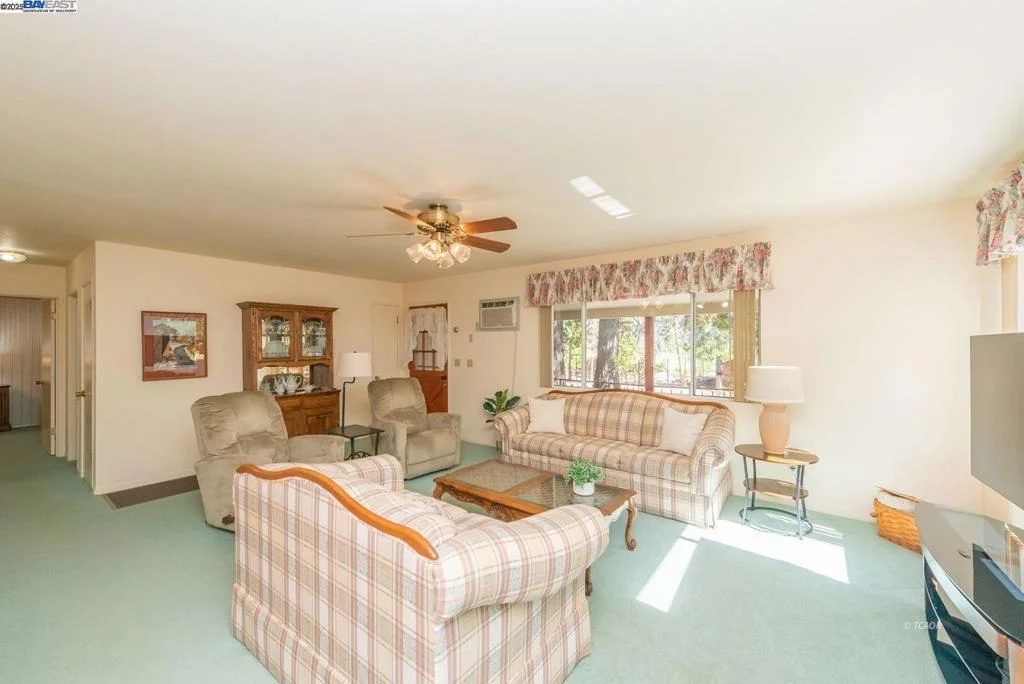 Photo of 230 Lakeview Dr.