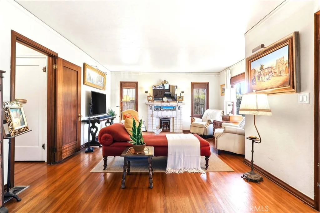 Photo of 18 W Cypress Avenue