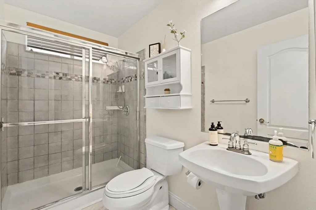 Photo of 2852 Avenida Valera