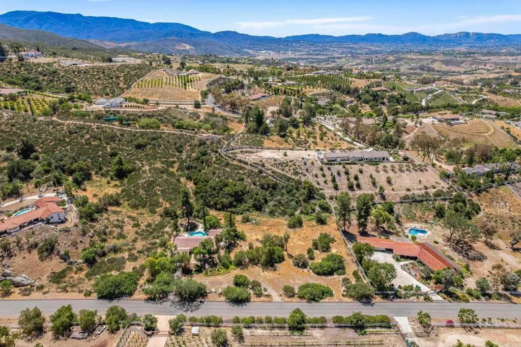 Photo of 37985 Avenida Bravura