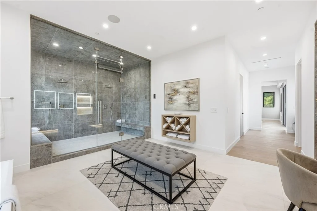 Photo of 4331 Alonzo