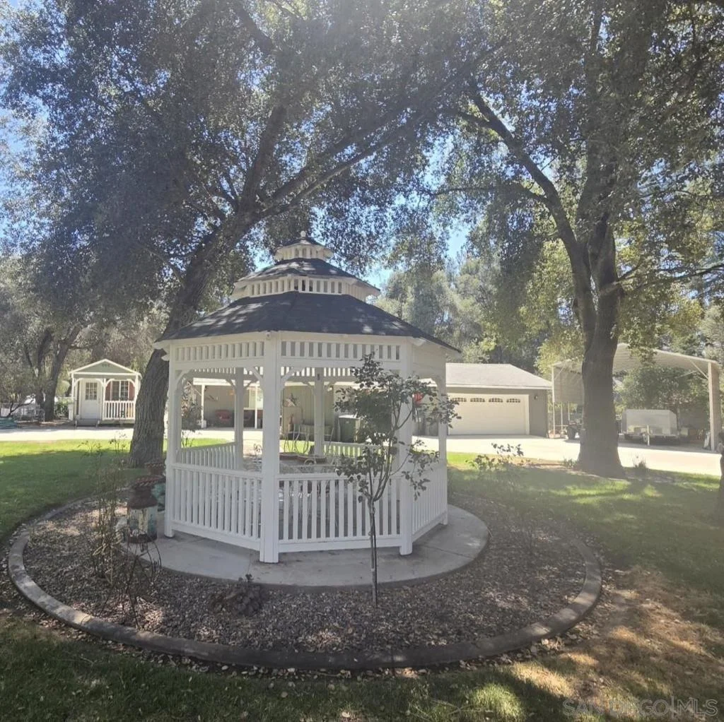 Photo of 7656 Pine Blvd