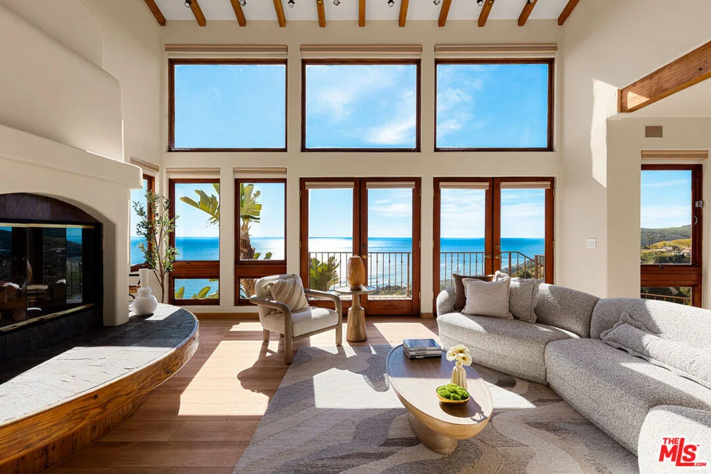 Photo of 4240 Avenida De La Encinal