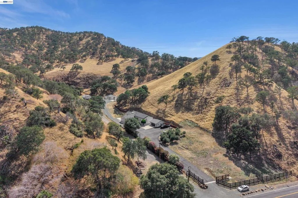 Photo of 16800 Marsh Creek Rd