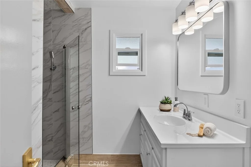 Photo of 6433 Creemore Lane