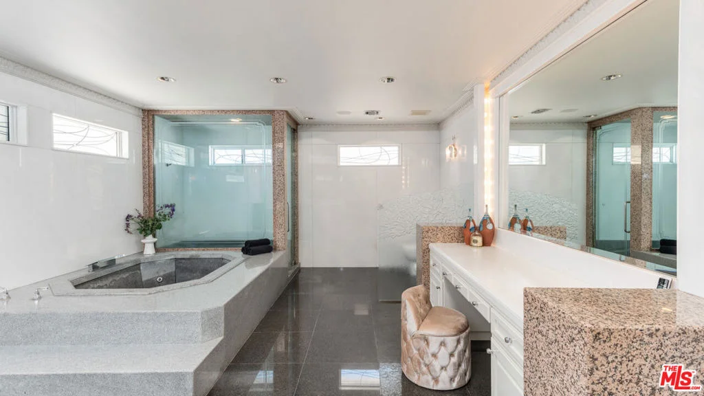 Photo of 29000 Cliffside Drive