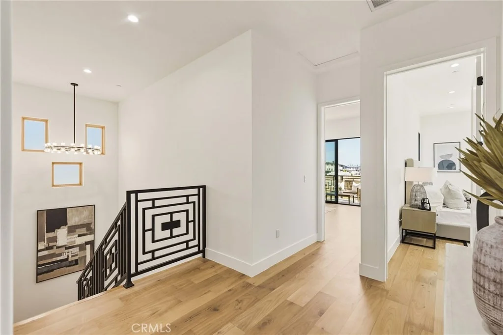 Photo of 2501 Curtis