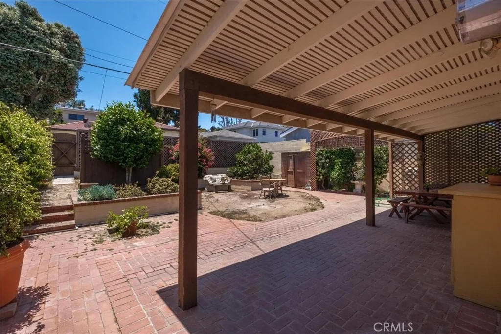 Photo of 652 35th