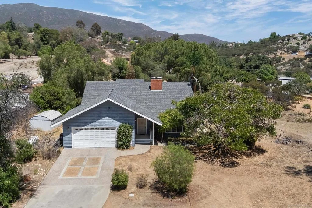 Photo of 2827 N Victoria Drive