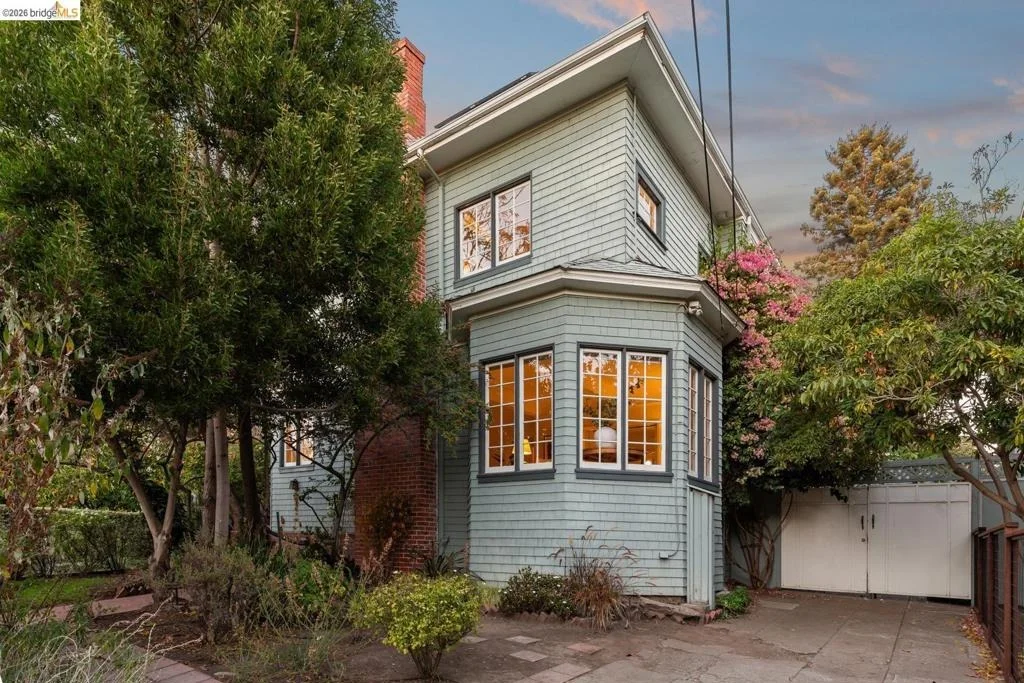 Photo of 2833 Regent St