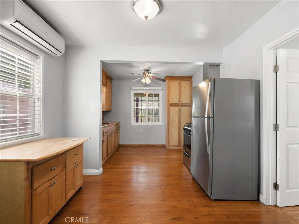 Photo of 8834 Beverly Boulevard