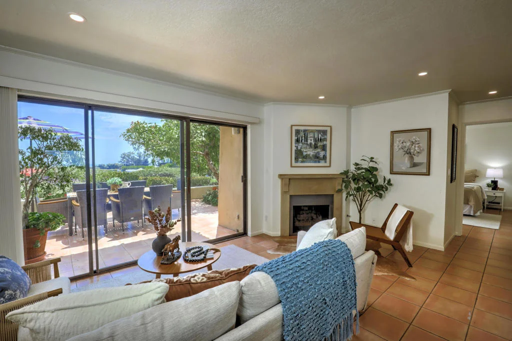 Photo of Unit 712 at 3375 Foothill Road