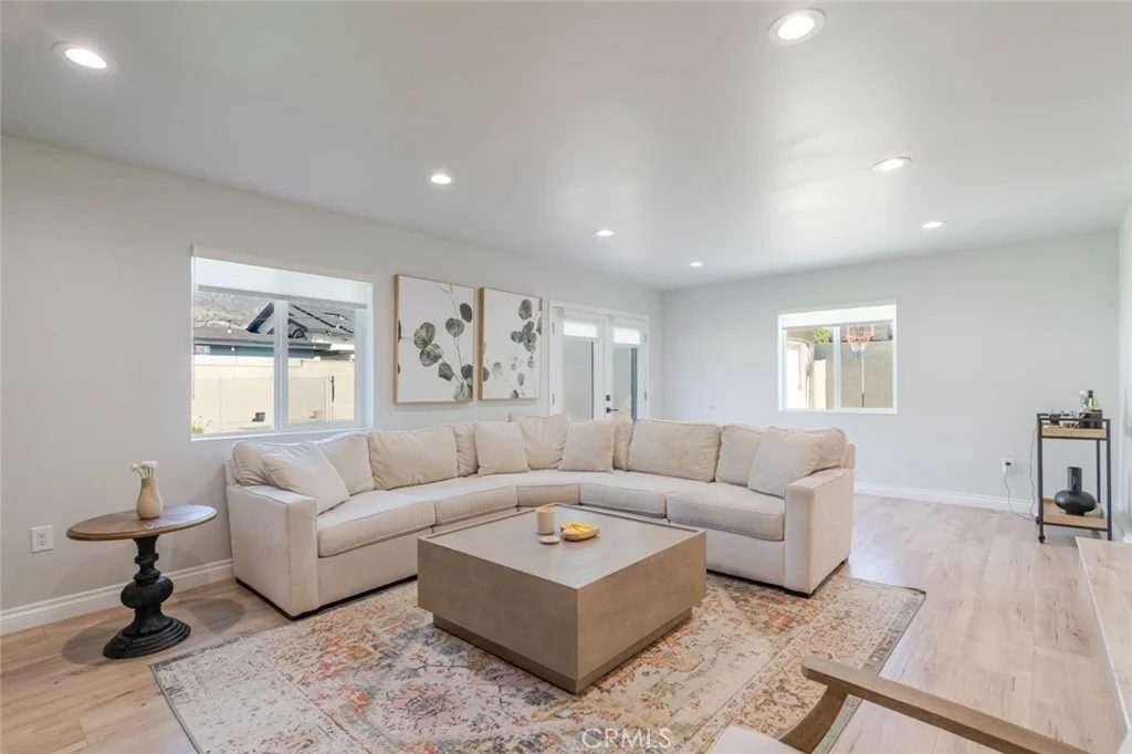 Photo of 447 W Bennett Avenue