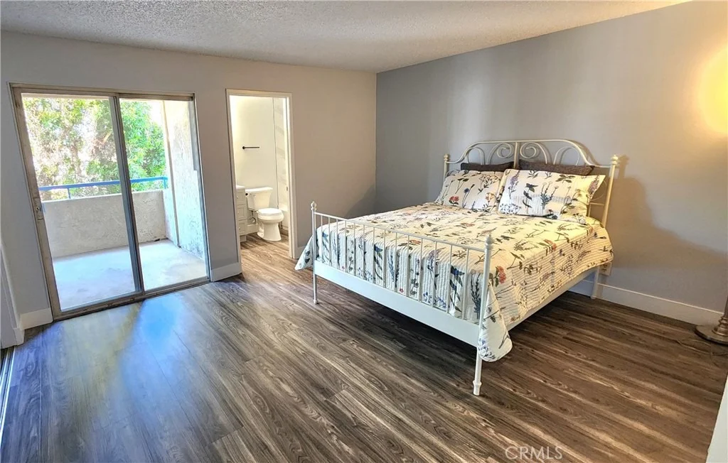 Photo of Unit 202 at 1629 Cherry
