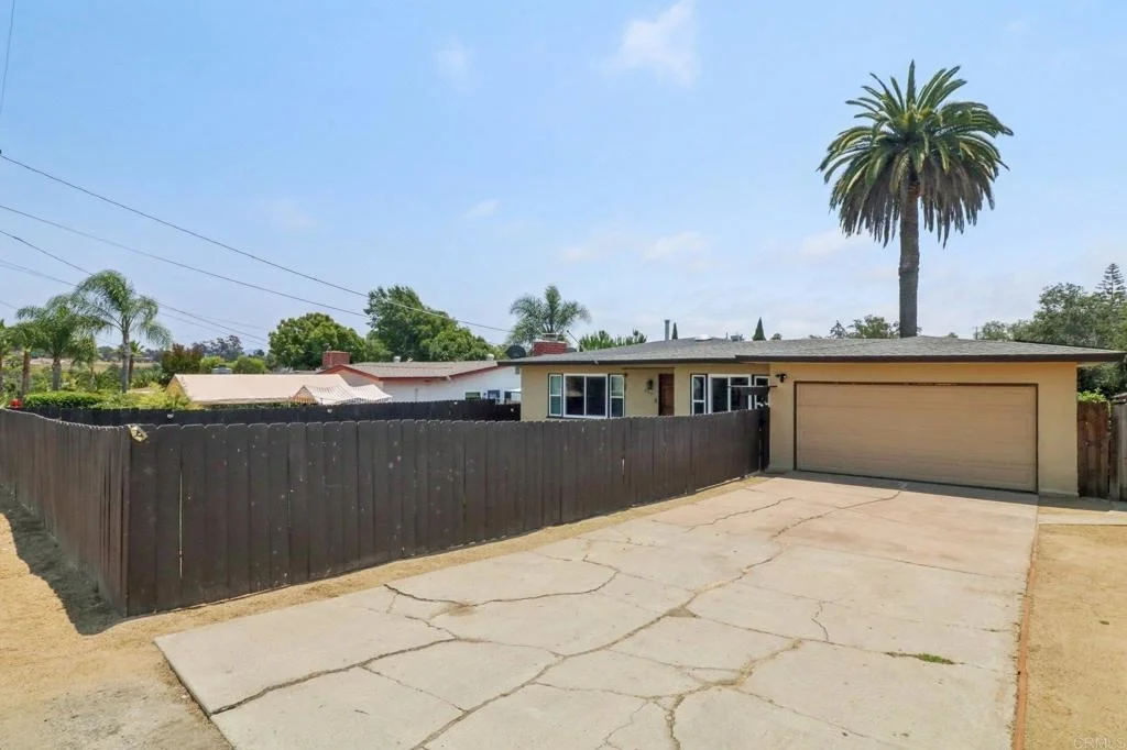 Photo of 915 Crest View Dr