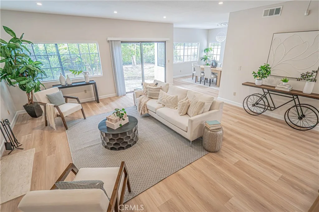 Photo of 6527 Beachview Drive