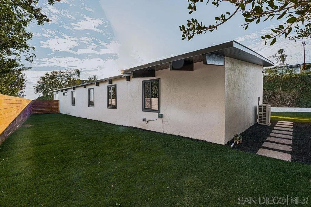 Photo of 4985 Pacifica Dr