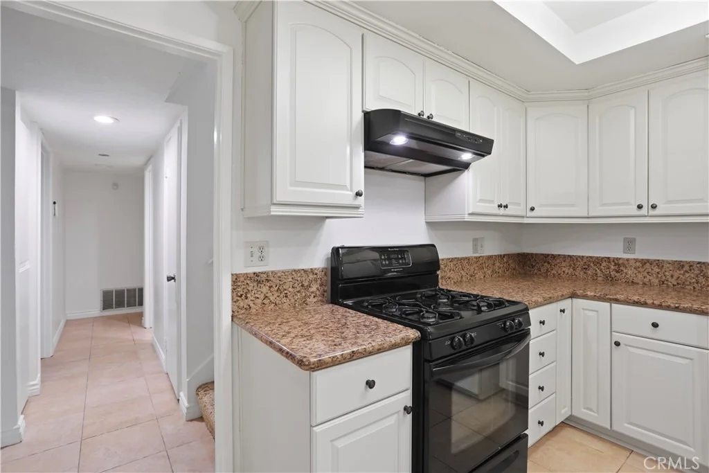 Photo of 1676 Sumac